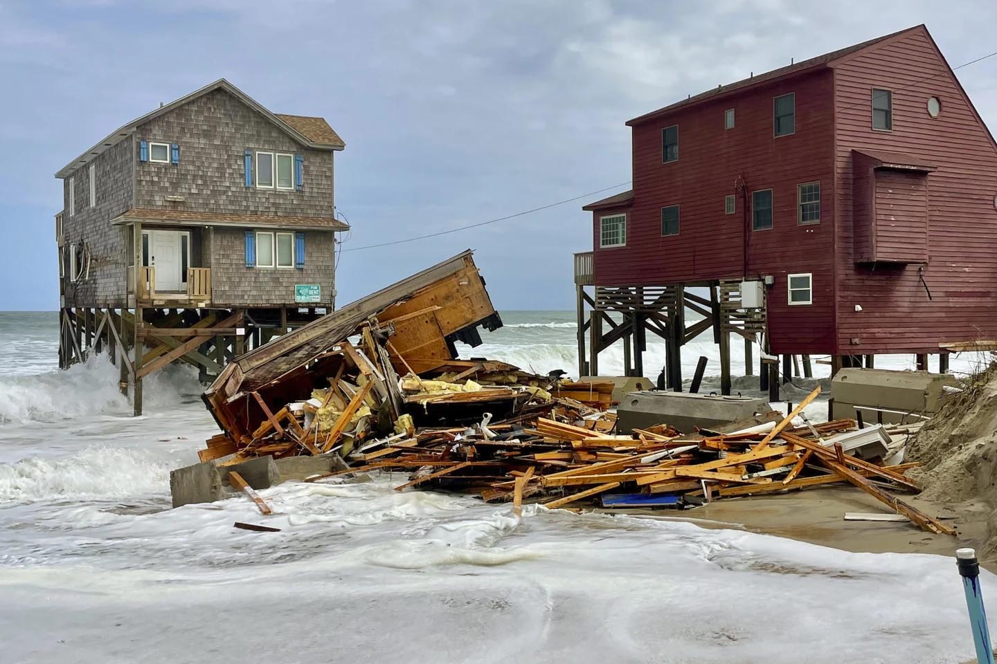 10 homes have collapsed into the Carolina surf. Their destruction was decades in the making