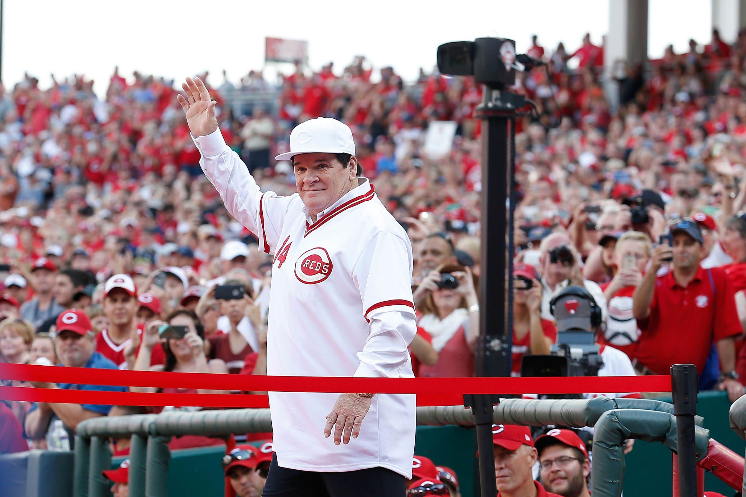 Pete Rose, baseball’s banned hits leader, has died at age 83