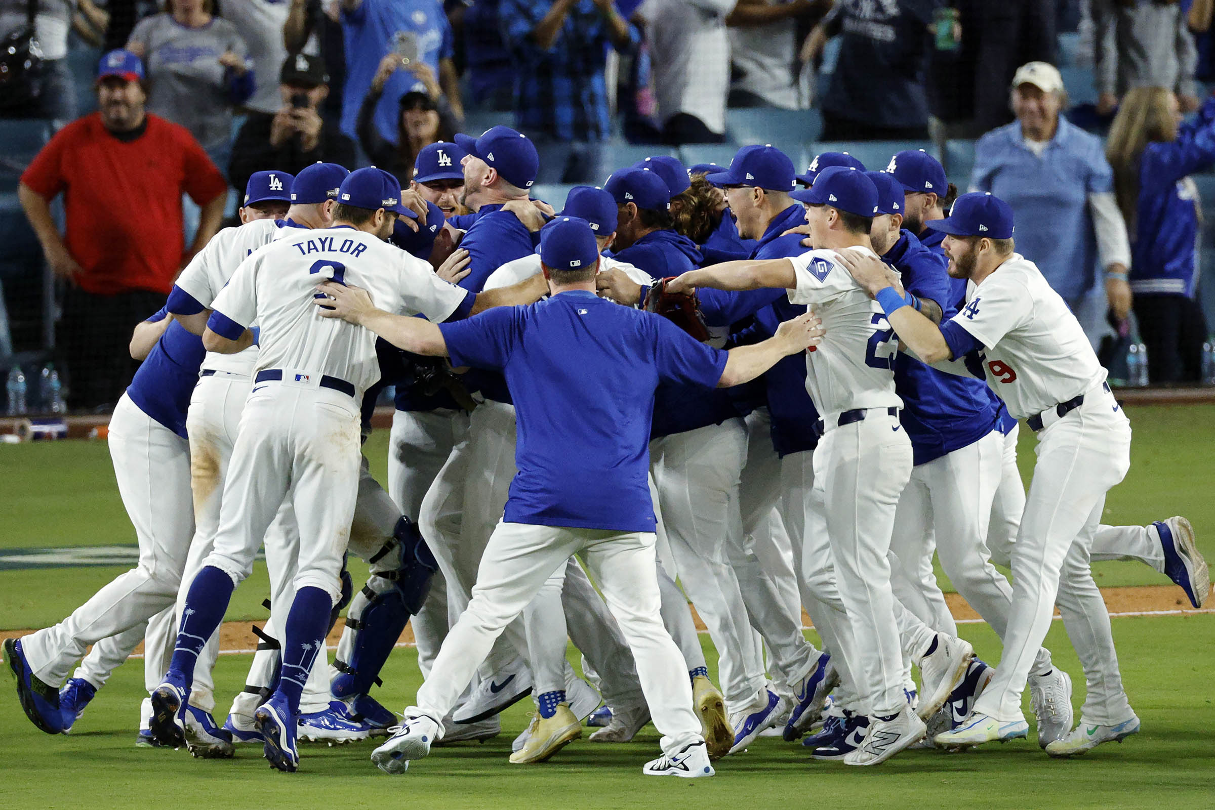 Dodgers finish off Mets with 10-5 win in NLCS and advance to face Yankees in World Series