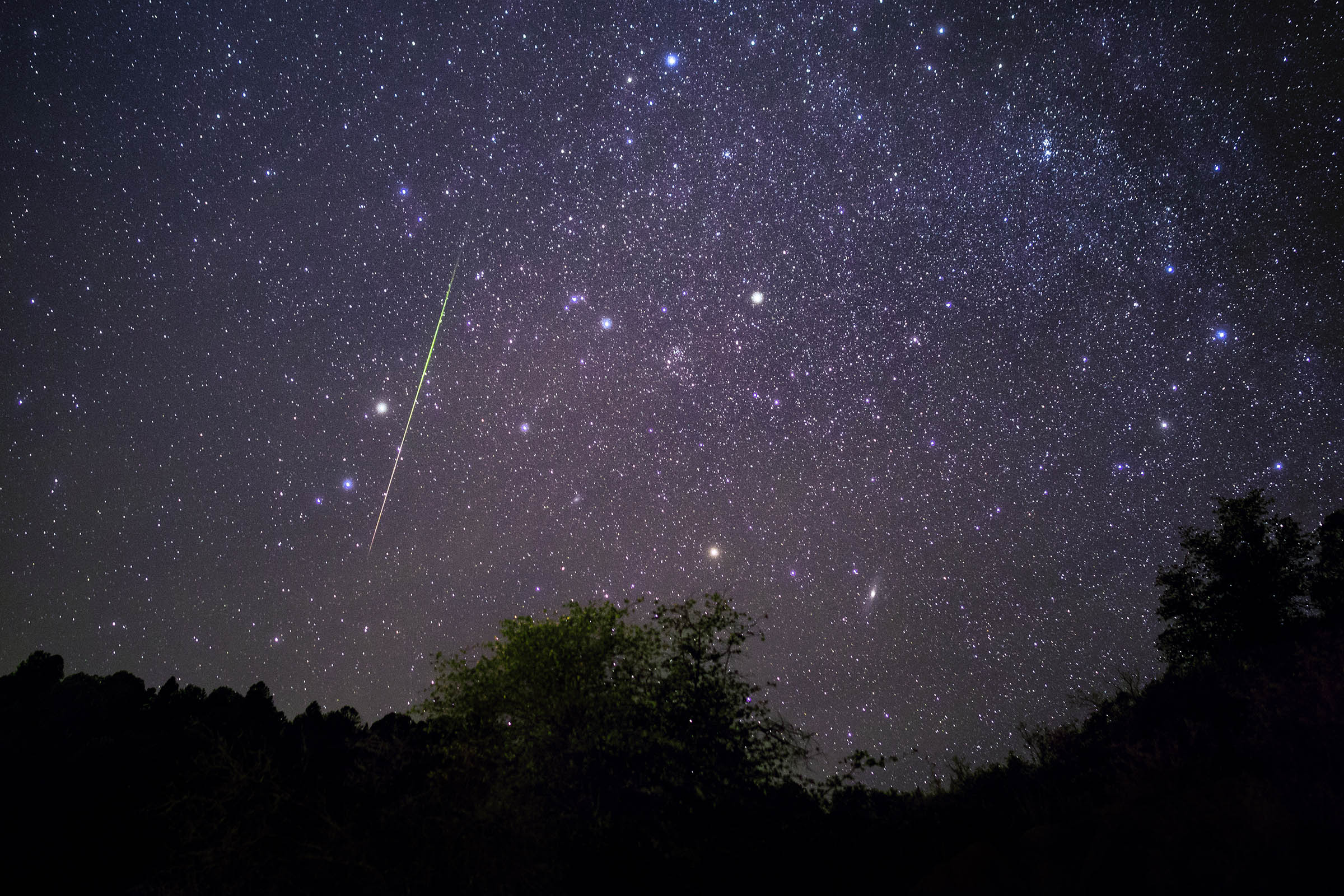 The Leonid meteor shower peaks as the supermoon wanes