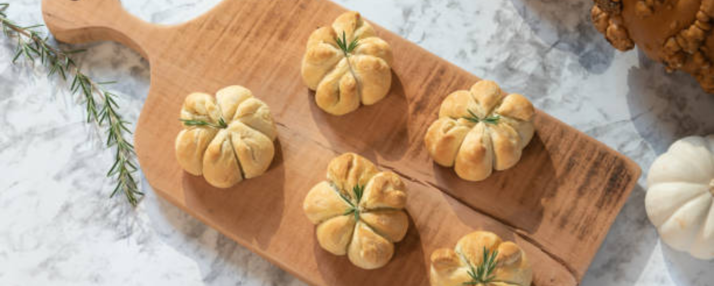 Pumpkin-Shaped Rolls