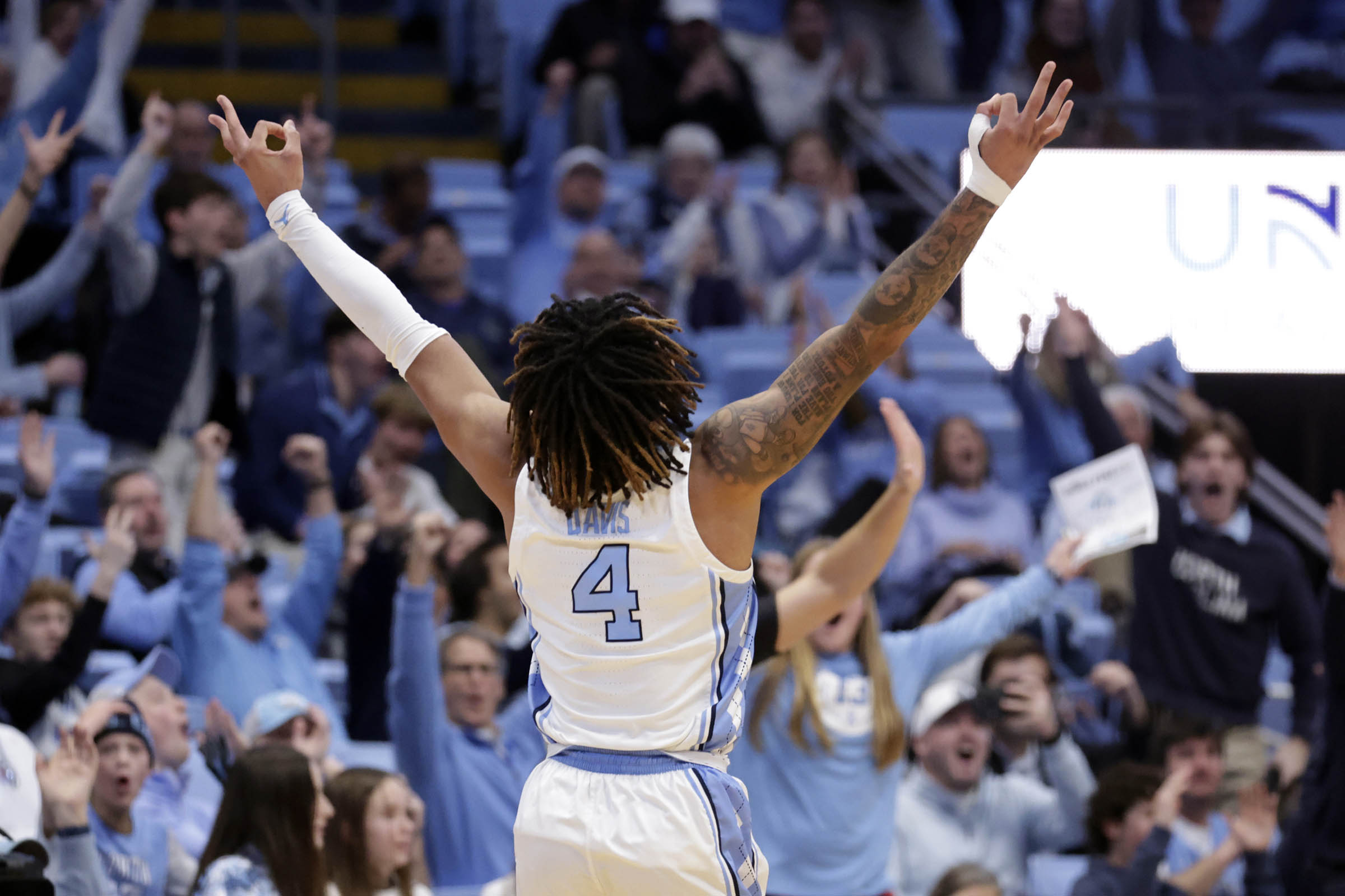 Davis scores 26 points to help surging North Carolina thump SMU