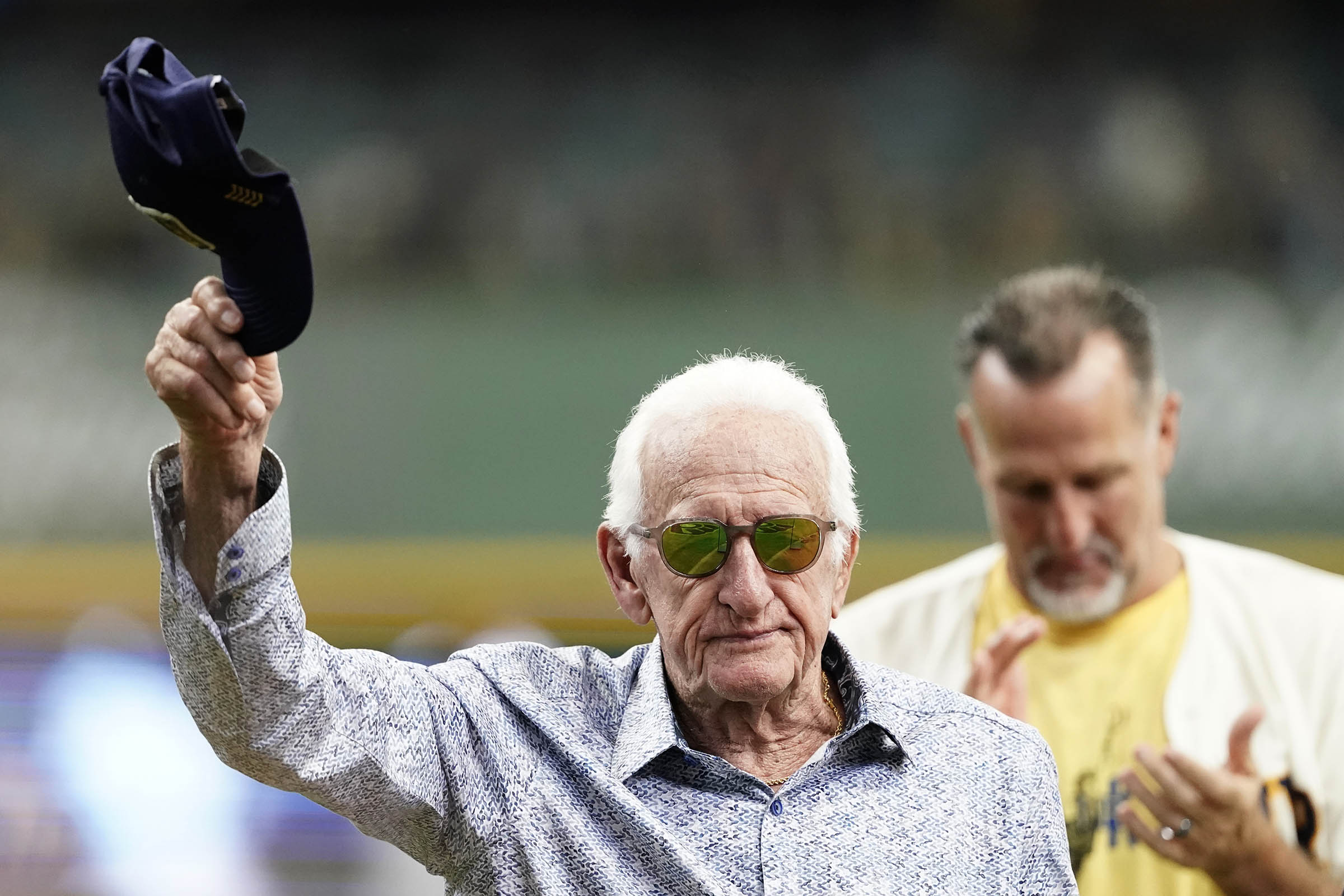 ‘Mr. Baseball’ Bob Uecker, Brewers announcer, dies at 90